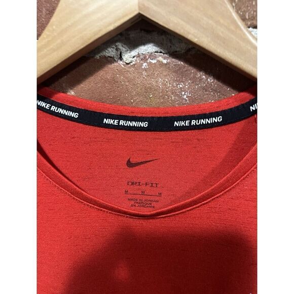 Nike Running Mens Red Short Sleeve T-shirt Size Medium Dri-Fit - Picture 3 of 4